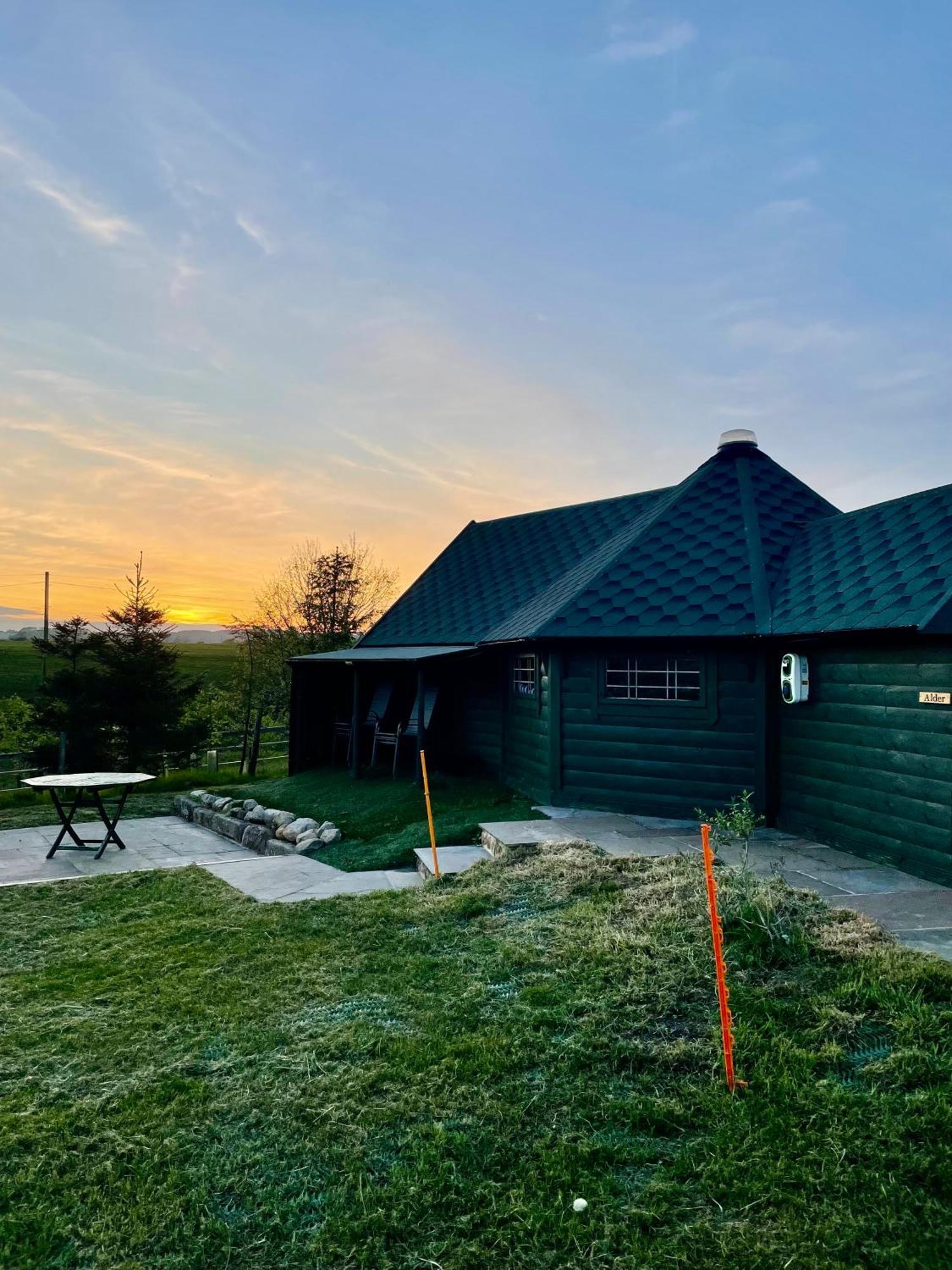 Holly Tree Glamping Cabins Wigglesworth Bagian luar foto